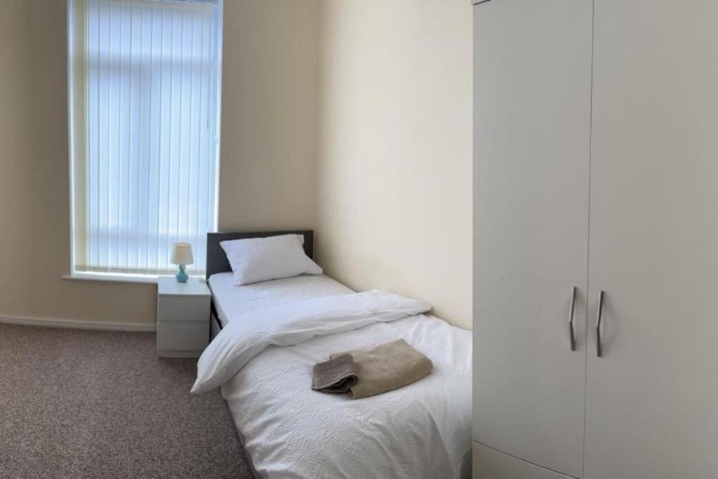 Rooms 7 Minutes From Etihad マンチェスター エクステリア 写真