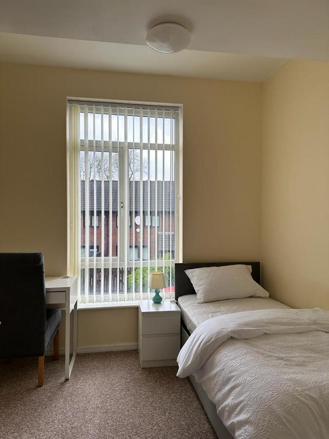 Rooms 7 Minutes From Etihad マンチェスター エクステリア 写真